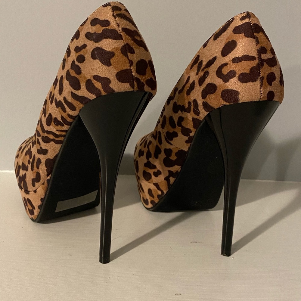 NWOT cheetah heels - Picture 3 of 4